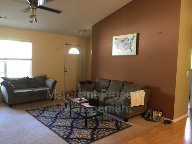 Foto del edificio - 210 Abigail Ln