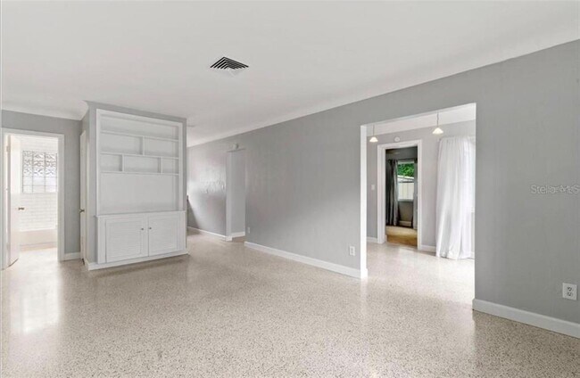 Building Photo - 2528 Boca Ciega Dr N