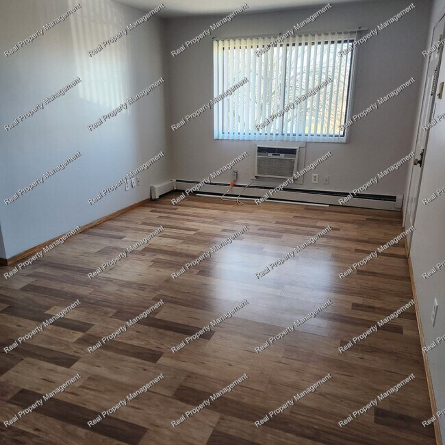 Foto del edificio - Clean 2 Bedroom 1 Bath Unit