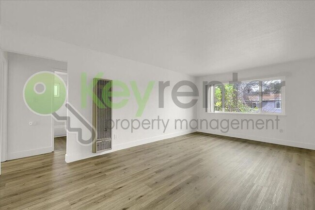 Foto del edificio - 5730 Falconer Way