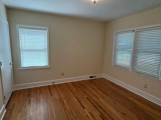 Foto del edificio - 127 White Oak Dr