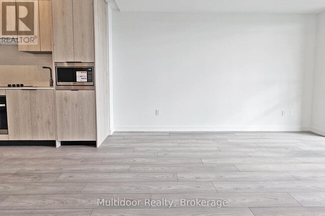 Building Photo - 1007 The Queensway