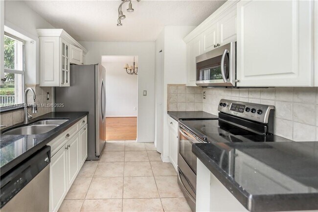 Foto del edificio - 17165 NW 13th St