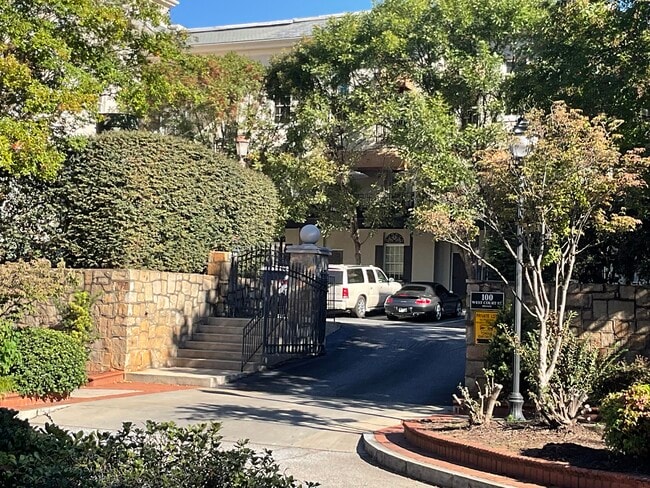 Building Photo - 100 W Court St