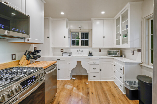 Foto del edificio - 28101 Lakes Edge Rd