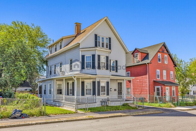 Building Photo - 102 Endicott St