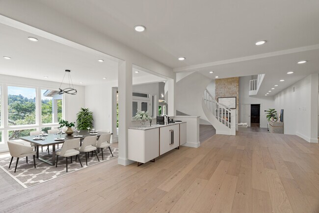 Cena formal con entretenimiento - 3437 NW 56th St