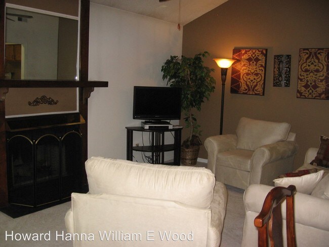 Building Photo - 2100 Queen Annes Ct
