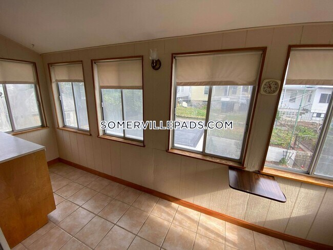 Building Photo - 146 W Adams St