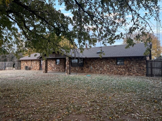 Building Photo - Beautiful Country Home with Shop & Finished Basement