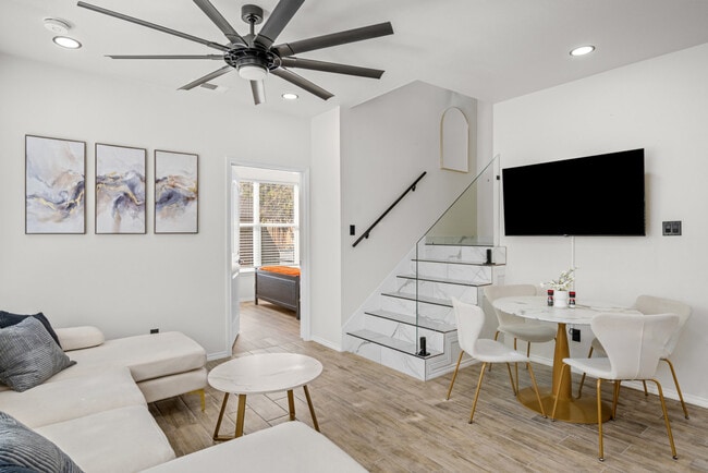 Building Photo - 3518 Dennis St