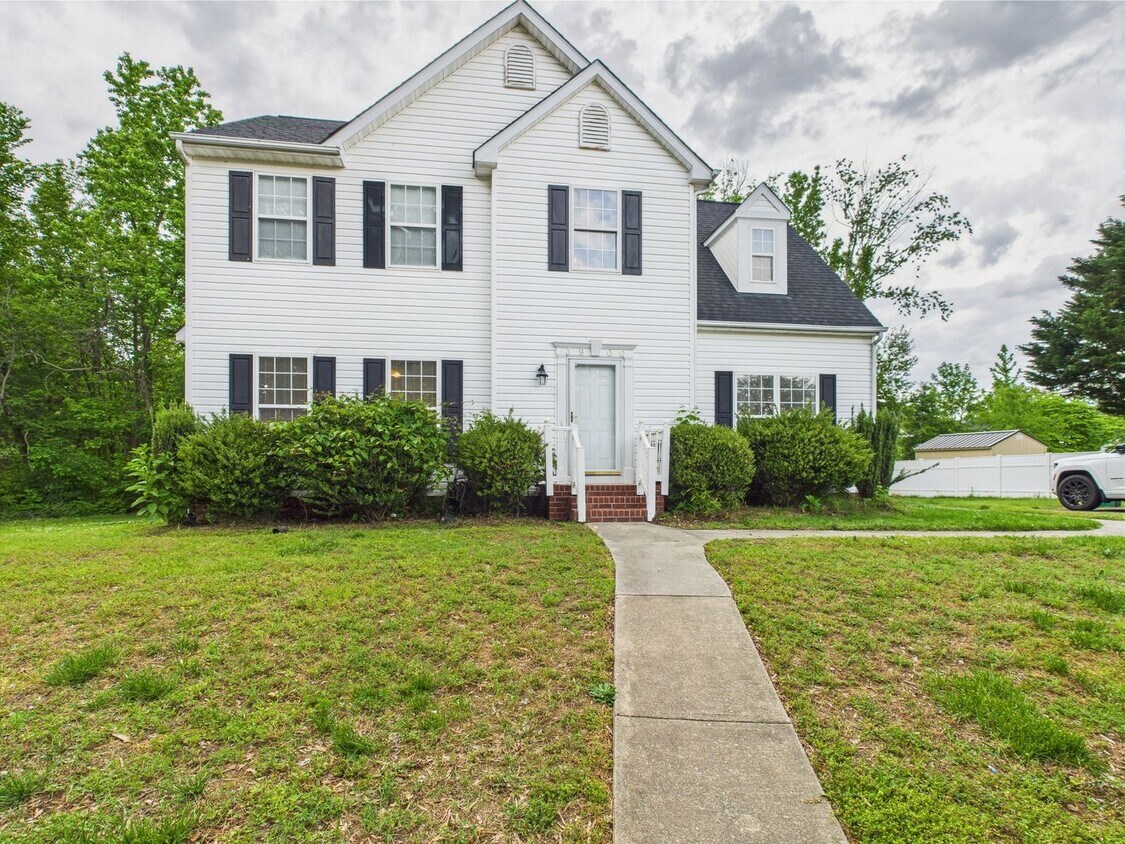 Foto principal - Newly Renovated 3 Bed 2.5 Bath Home in E H...