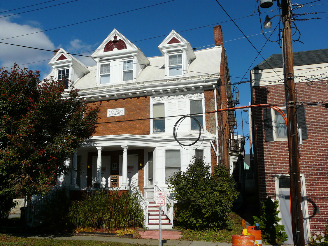 Building Photo - 9-13 Noxon St