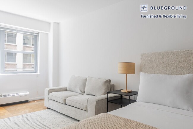 Foto del edificio - 330 E 46th St