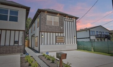 Building Photo - 3537 Mt Pleasant St