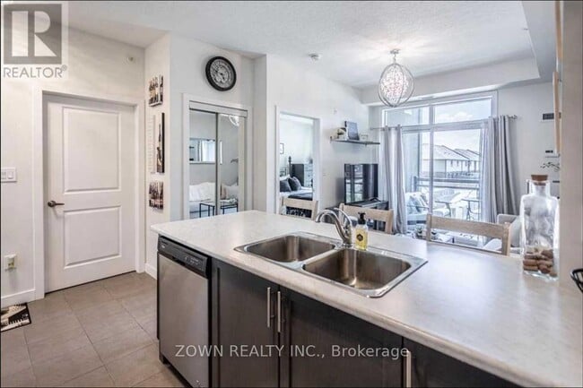 Building Photo - 35 Southshore Cres