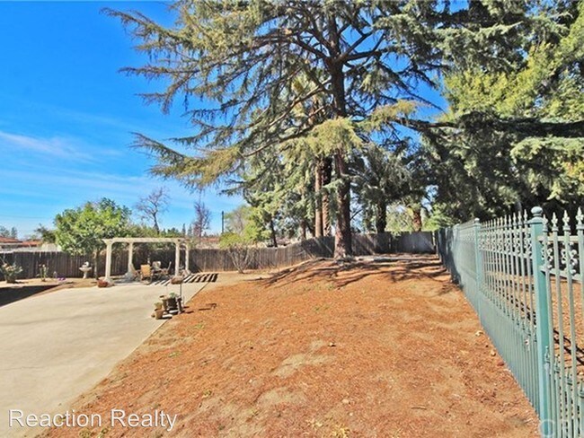 Building Photo - 8238 Red Hill Country Club Dr