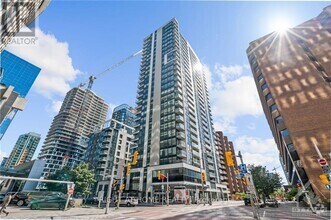 Building Photo - 340-340 Queen St