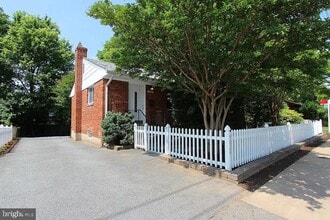 Building Photo - 5028 River Rd