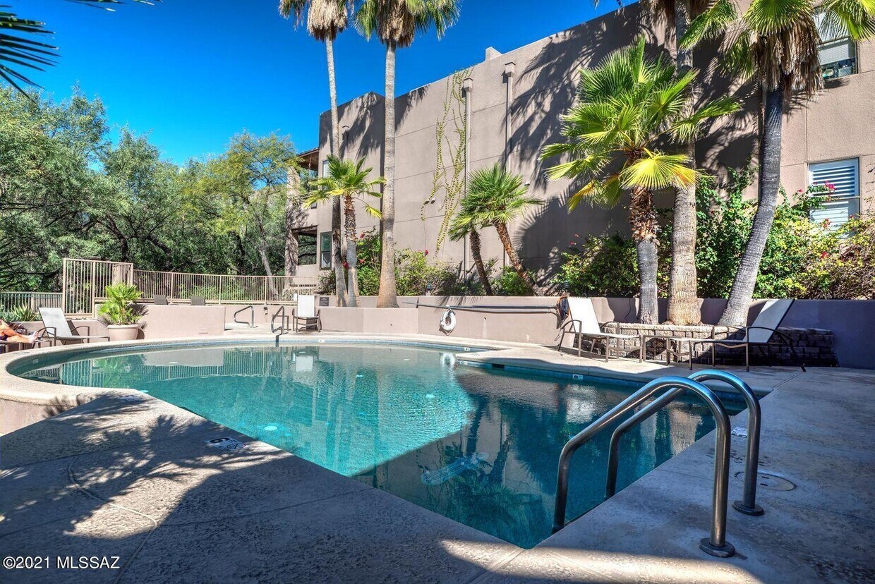 Primary Photo - 6655 N Canyon Crest Dr