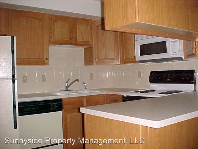 Building Photo - 425 Manhattan Dr