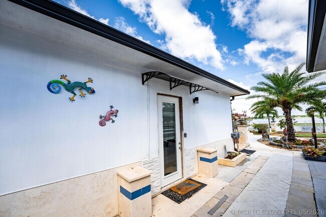 Foto del edificio - 1325 N Mangonia Dr