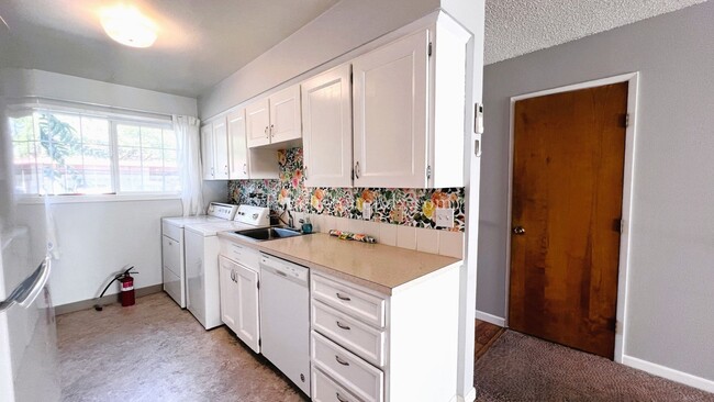 Building Photo - 3BD|1.5BA Townhome in Gresham