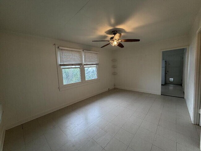 Building Photo - To register for the showing time below, note the 4 digit code: 5714 and click "APPLY NOW."(mobile...