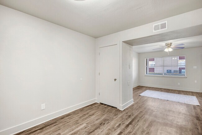 Foto del edificio - Welcome to Oxford Pointe Apartments – Comfortable Living with a Country Charm in Tyler, TX