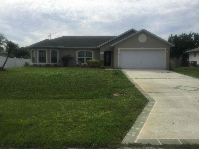 662 SW Sandbar Terrace, Port Saint Lucie, FL 34953 House Rental in