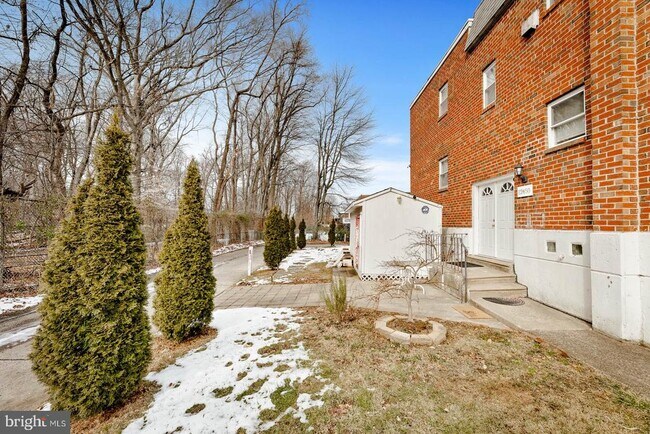 Foto del edificio - 12450 Knights Rd