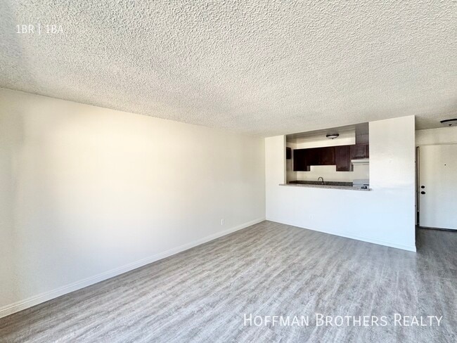 Building Photo - 20339 Saticoy St