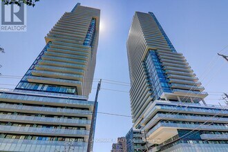 Building Photo - 161 Roehampton Ave