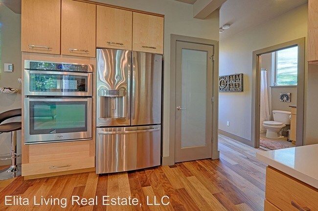 Building Photo - 4 br, 4 bath House - 2337 W. Newton St.