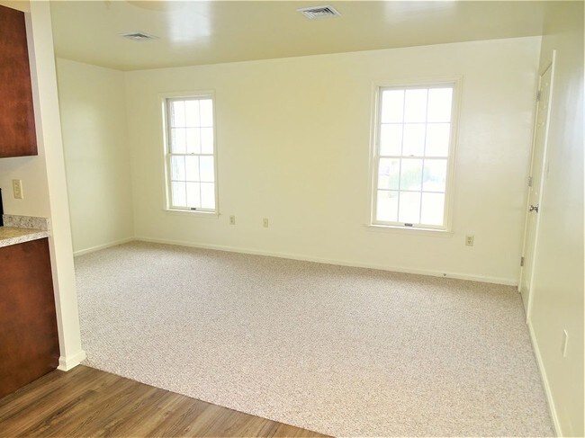 Foto del edificio - 1536 W Main St