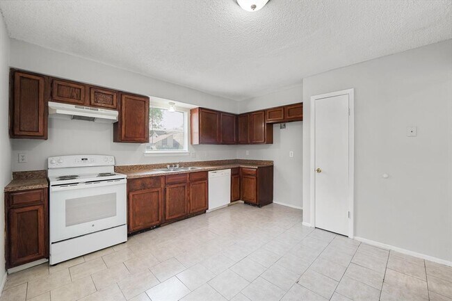 Building Photo - 8915 Kindlewood Dr