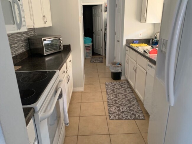 Building Photo - 768 Country Woods Cir