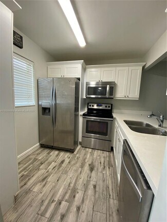 Building Photo - 5181 W Oakland Park Blvd