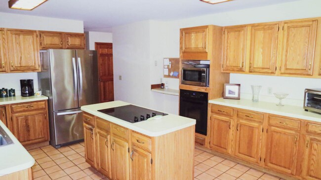 Foto del edificio - 227 E Hill Rd