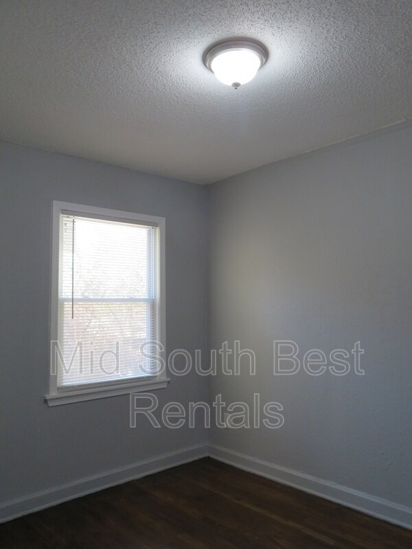 Building Photo - 1387 Kimball Ave