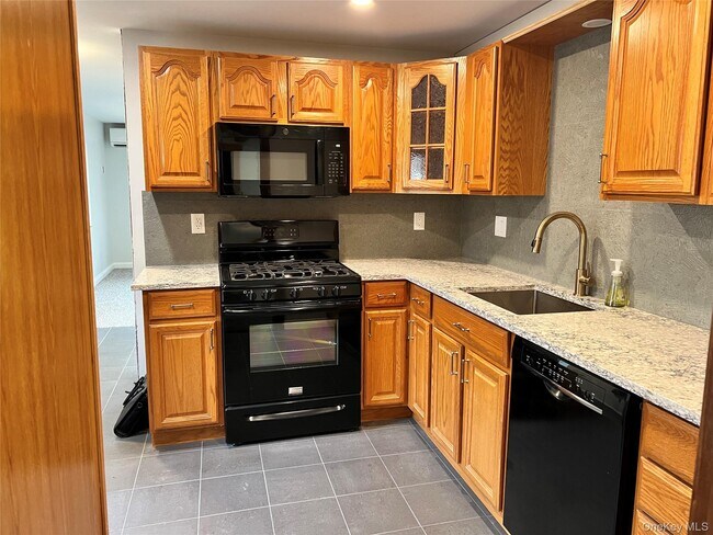 Foto del edificio - 24 Lindner Pl