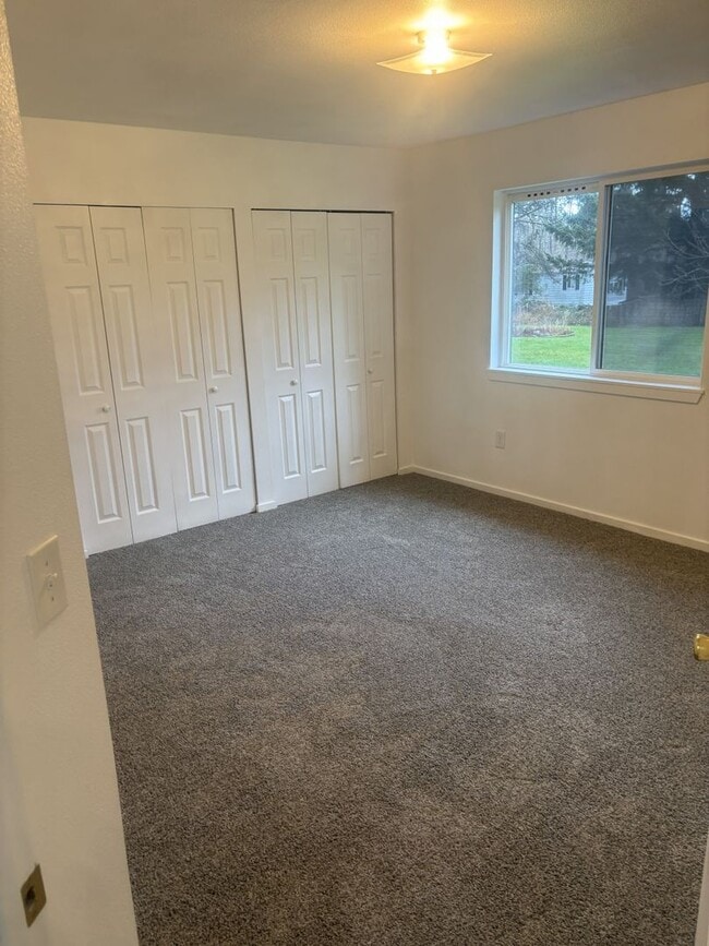 Building Photo - Three Bedroom Duplex