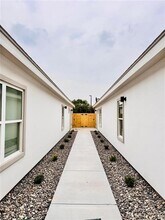 Building Photo - 740 N Alamo Rd