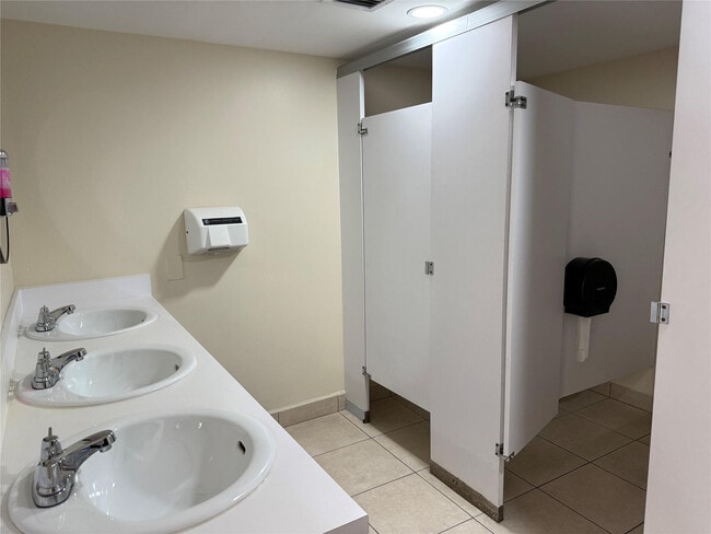 Foto del edificio - 1849 S Ocean Dr