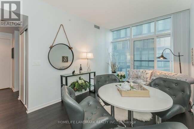 Photo du bâtiment - 36-8136 Lisgar St
