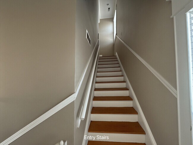 Foto del edificio - 1112 E Walnut St