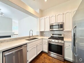 Building Photo - 49 Tulip Pl