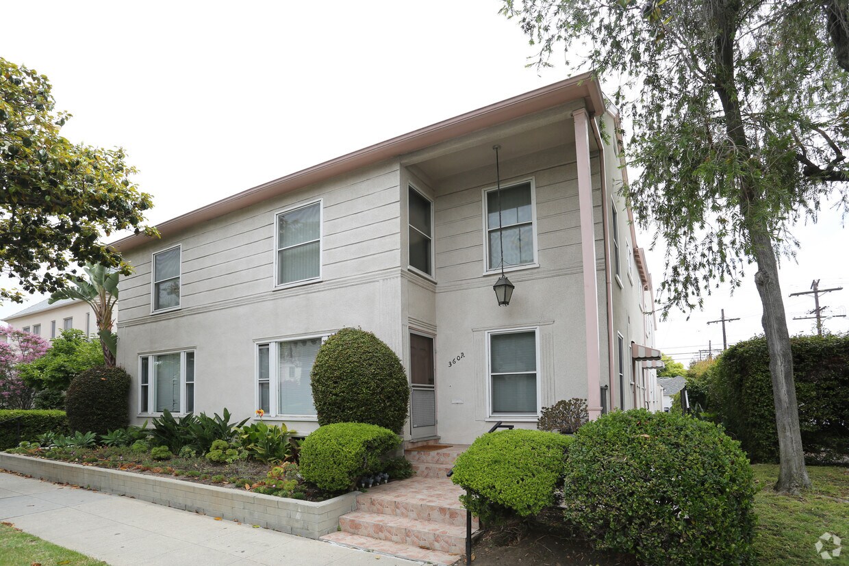 Primary Photo - 360 S Doheny Dr
