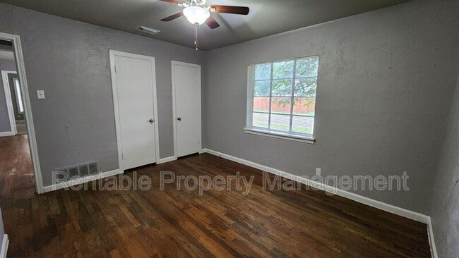 Foto del edificio - 406 W 14th St
