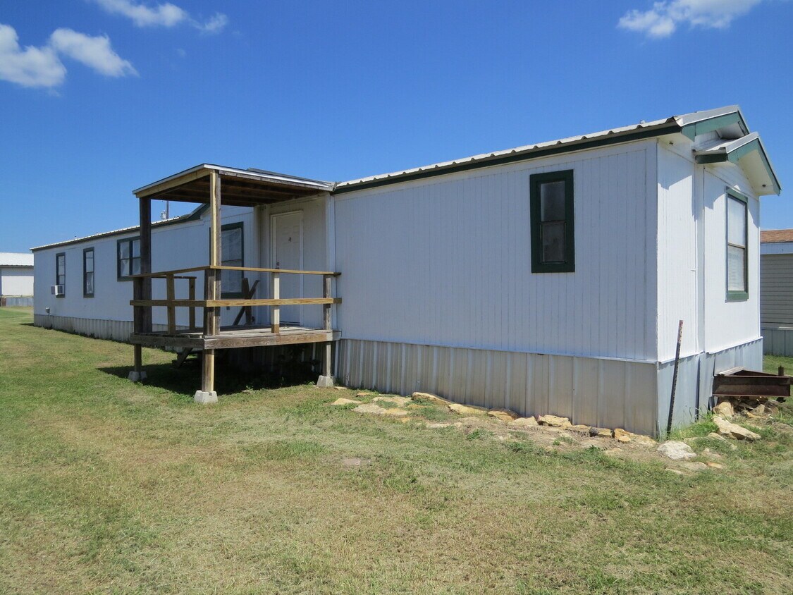 Foto principal - "Charming 3-Bed, 2-Bath Retreat in Gatesvi...